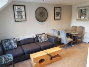 Bowness On Windermere, Lovely Apartment for 4 With Parking